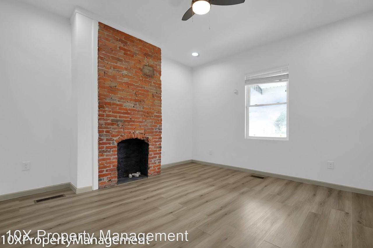 81 Chicago Ave - Photo 3 of 21