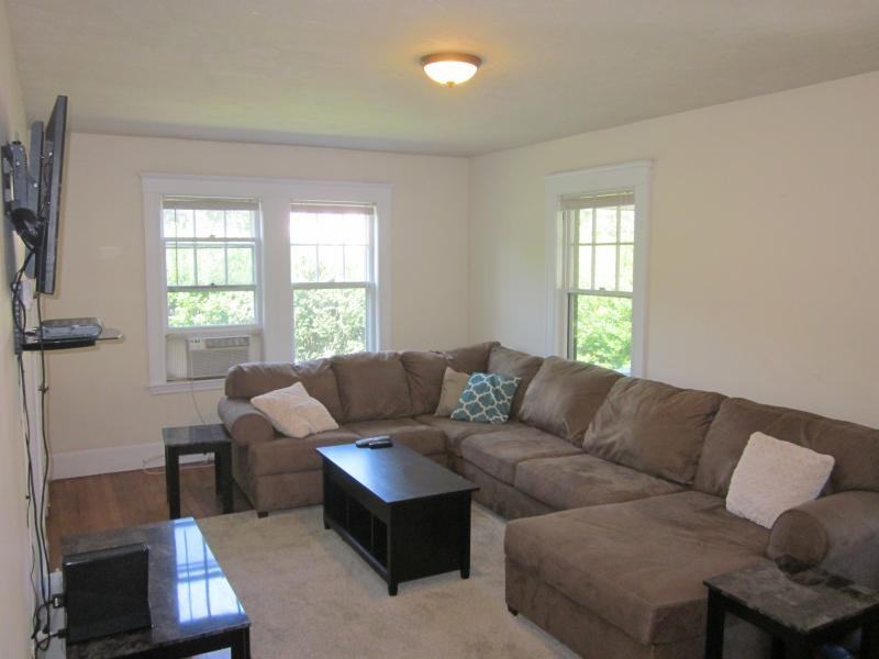 350 Washington St #1 - Photo 3 of 11