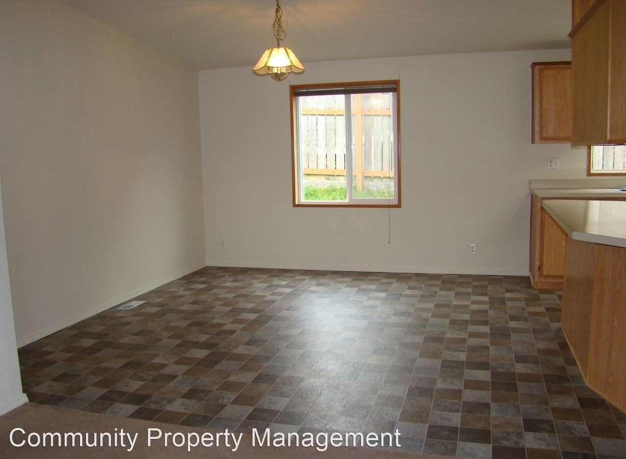 1341 3rd St - Photo 3 of 5