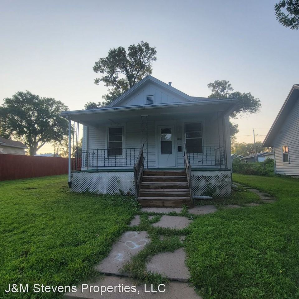 1210 S Helen St - Photo 2 of 7