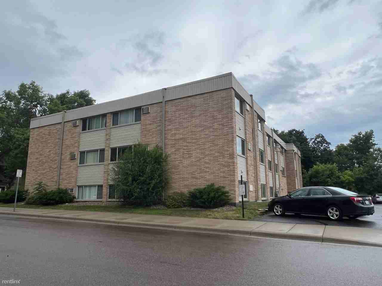 State Street Apartments - Photo 2 of 14