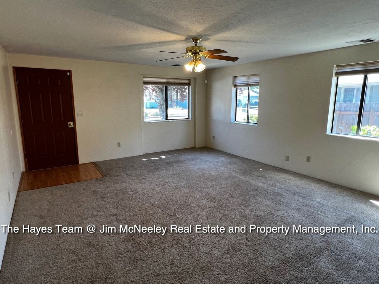 4560 Geary St Se - Photo 3 of 31