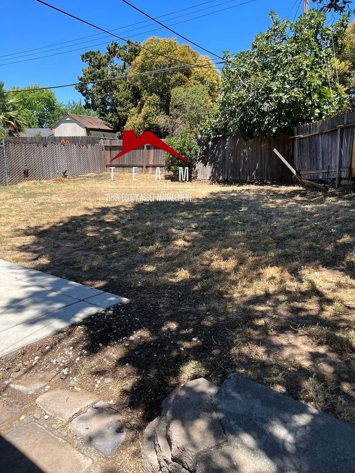 5225 Cherokee Way - Photo 3 of 15