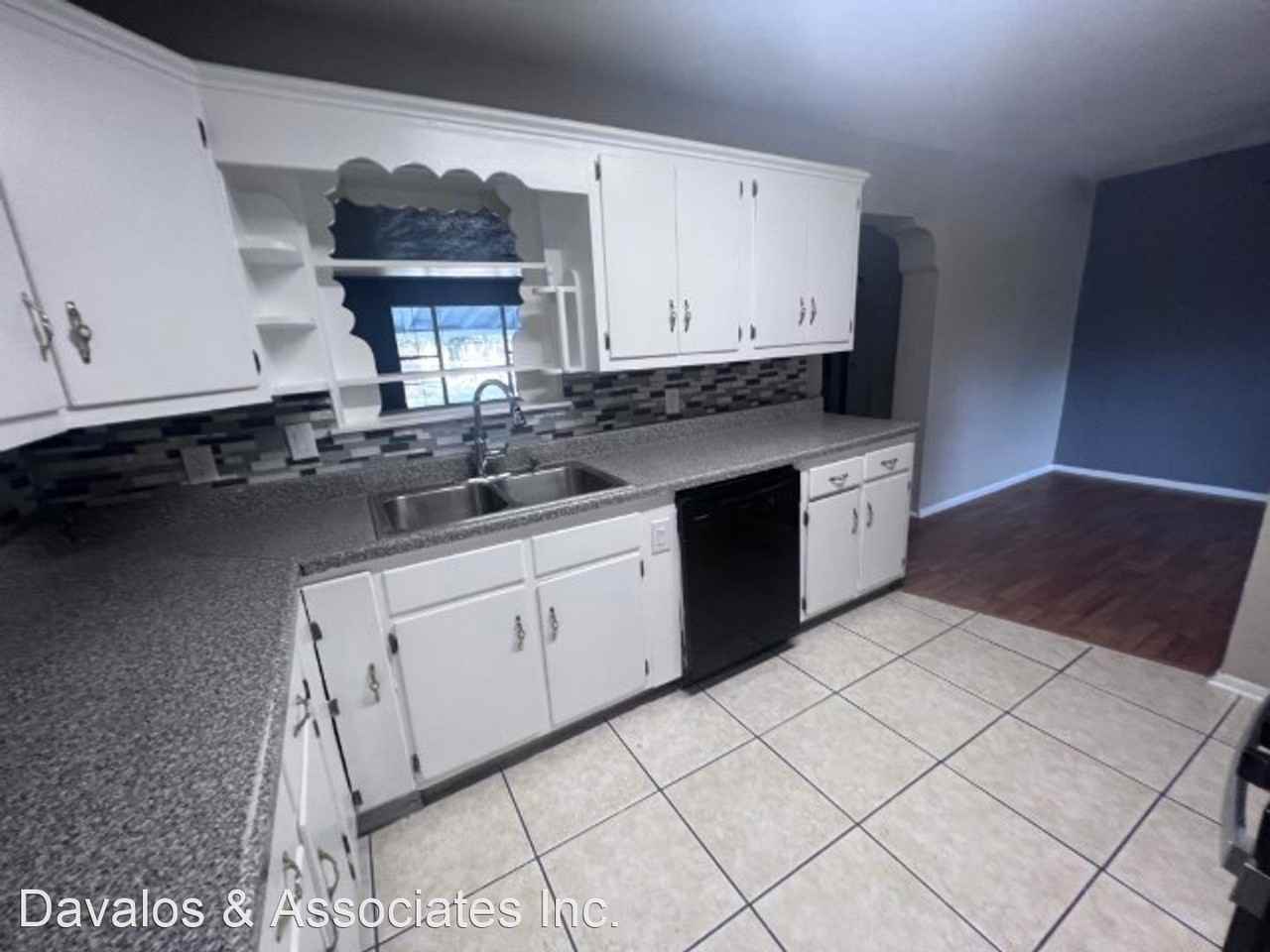 330 Parkside Dr - Photo 2 of 9