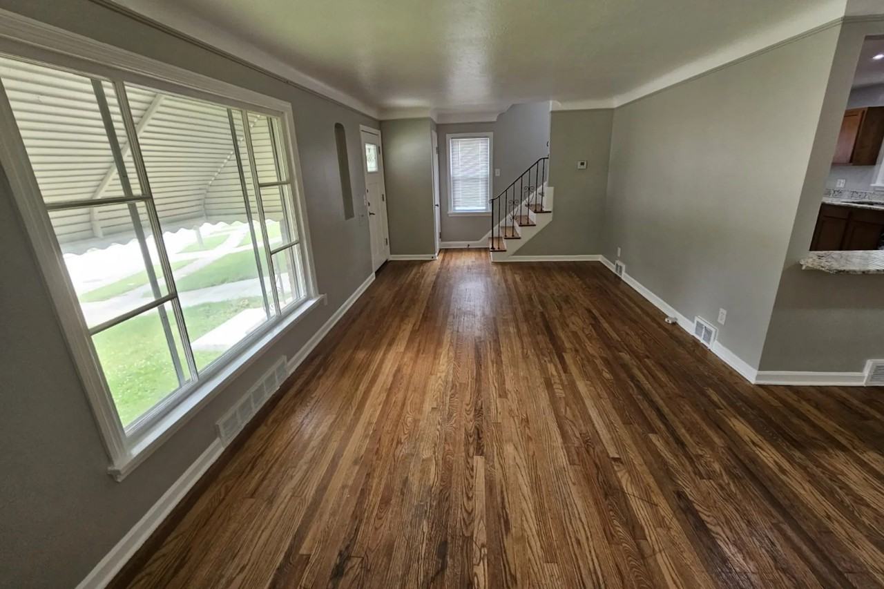 24500 Elsmere Dr - Photo 3 of 10