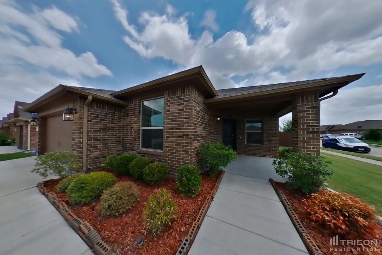 2721 Swift Creek Dr - Photo 2 of 16