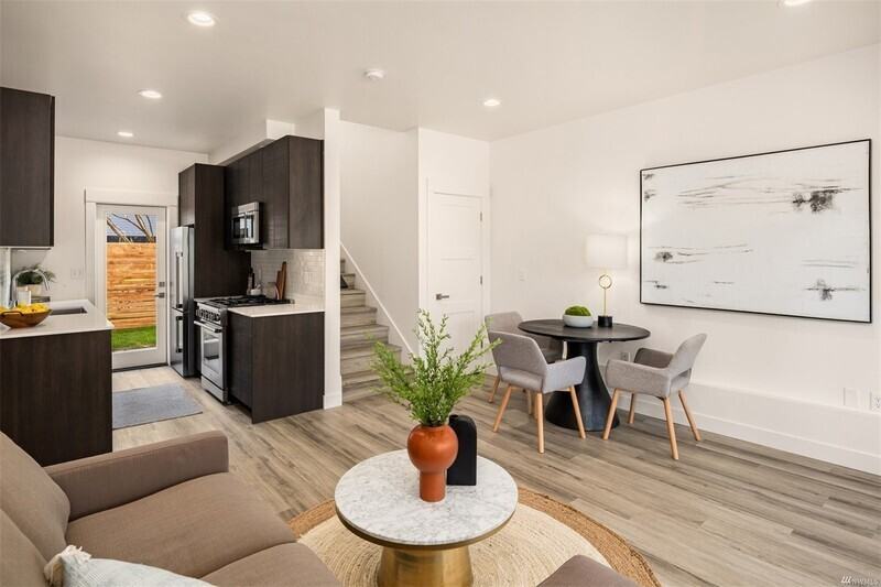 5547 S Morgan St - Photo 3 of 20