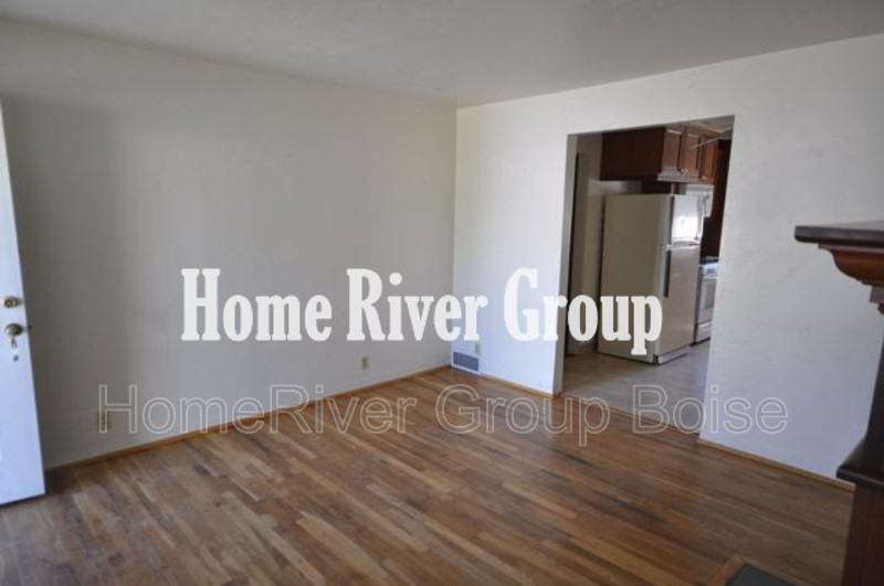 206 E Morrison St - Photo 6 of 16