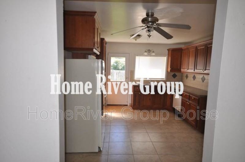 206 E Morrison St - Photo 3 of 16