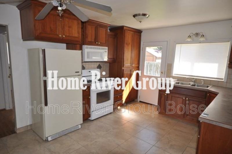 206 E Morrison St - Photo 2 of 16