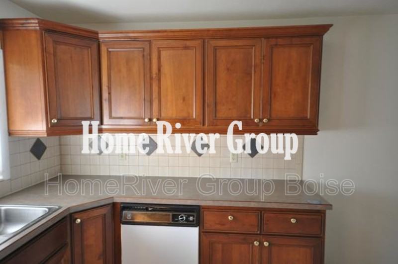 206 E Morrison St - Photo 4 of 16