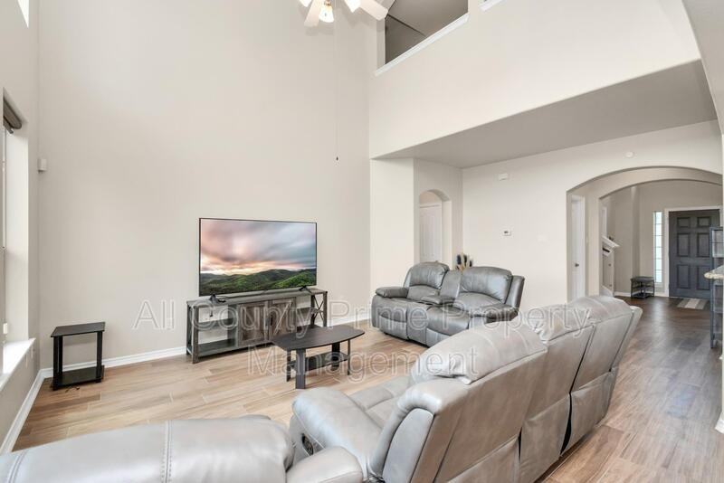 2703 Lakecrest River Dr - Photo 4 of 41