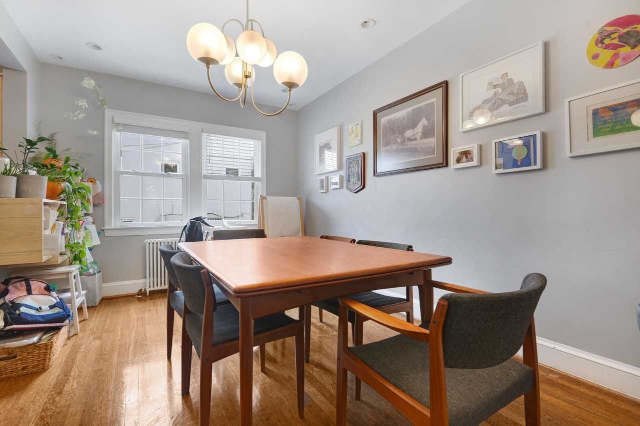 1727 D St Ne - Photo 3 of 17