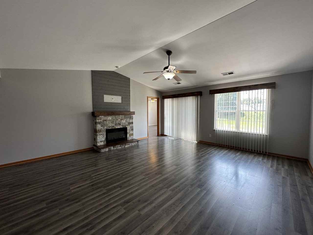 396 Golden Oak Ct - Photo 3 of 21