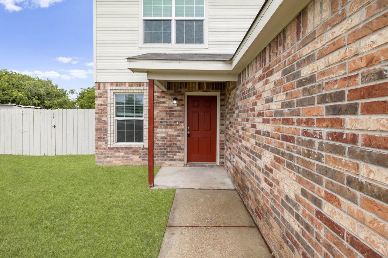 4503 Waterproof - Photo 3 of 24