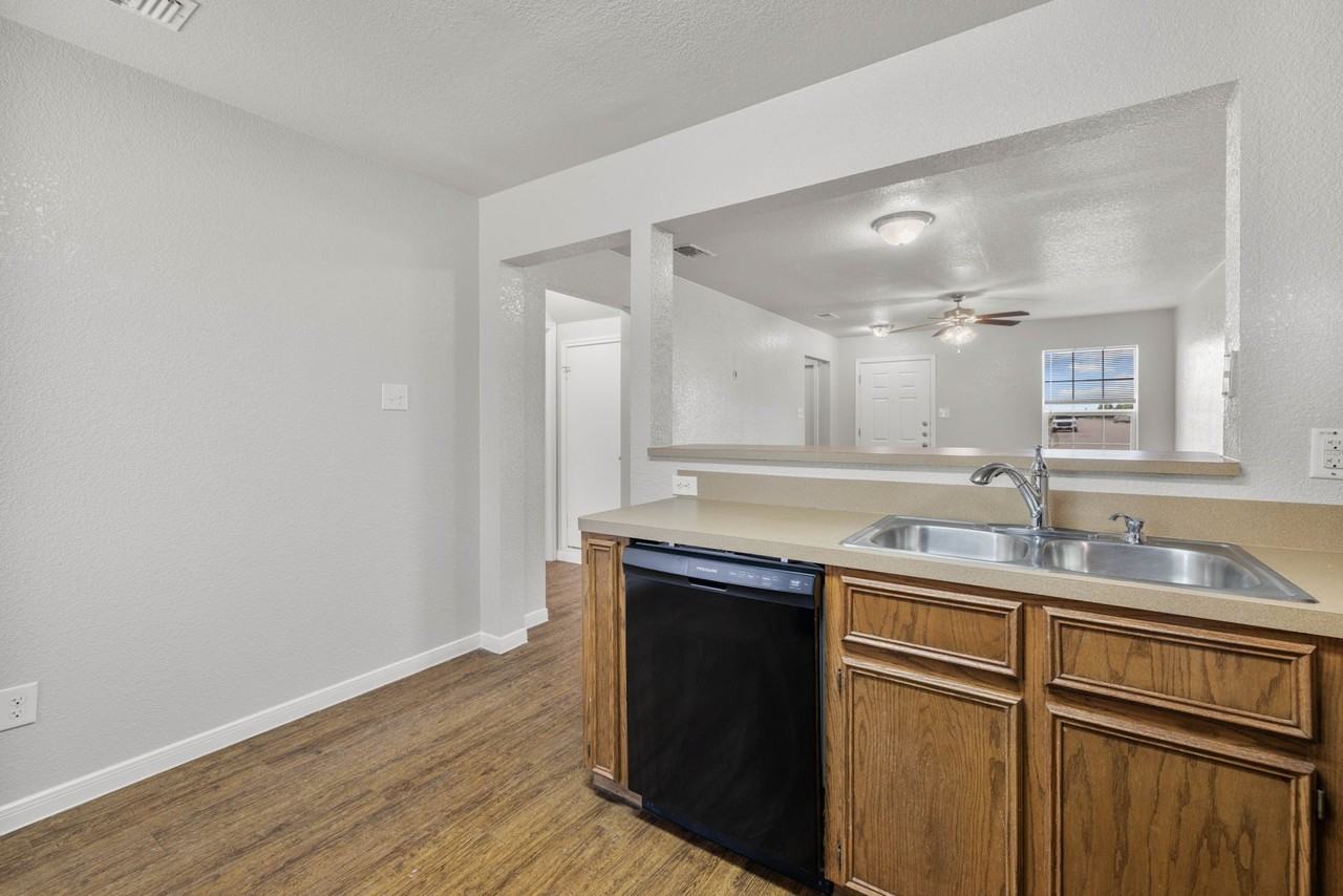 4503 Waterproof - Photo 6 of 24