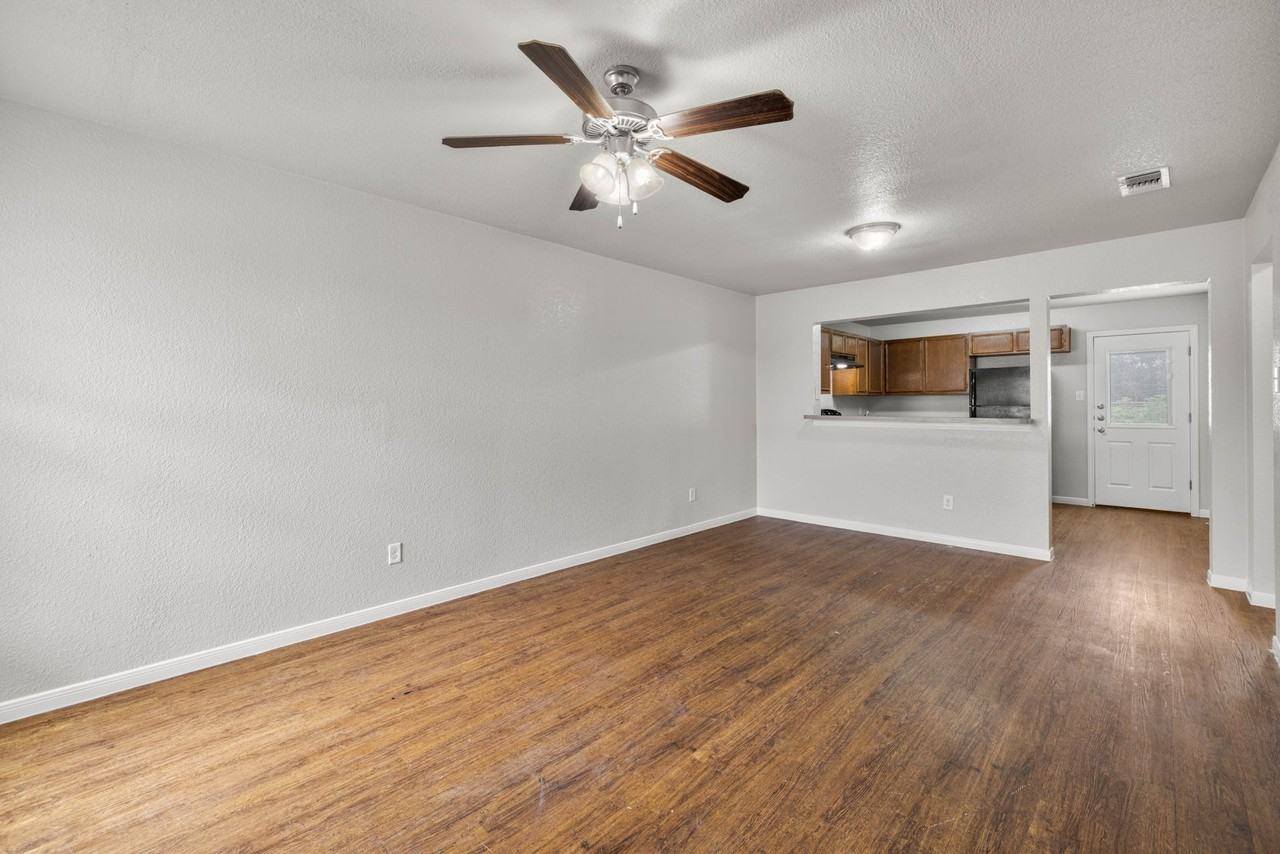 4503 Waterproof - Photo 7 of 24