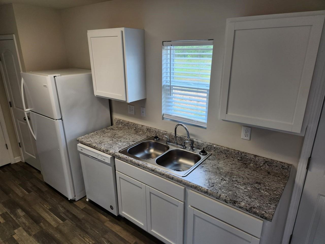 712 Maddux Dr - Photo 2 of 19