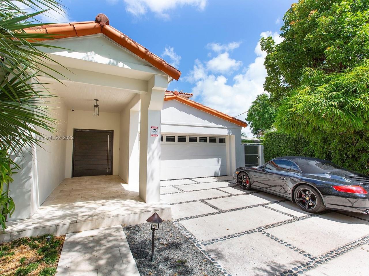 820 W Dilido Dr - Photo 2 of 32