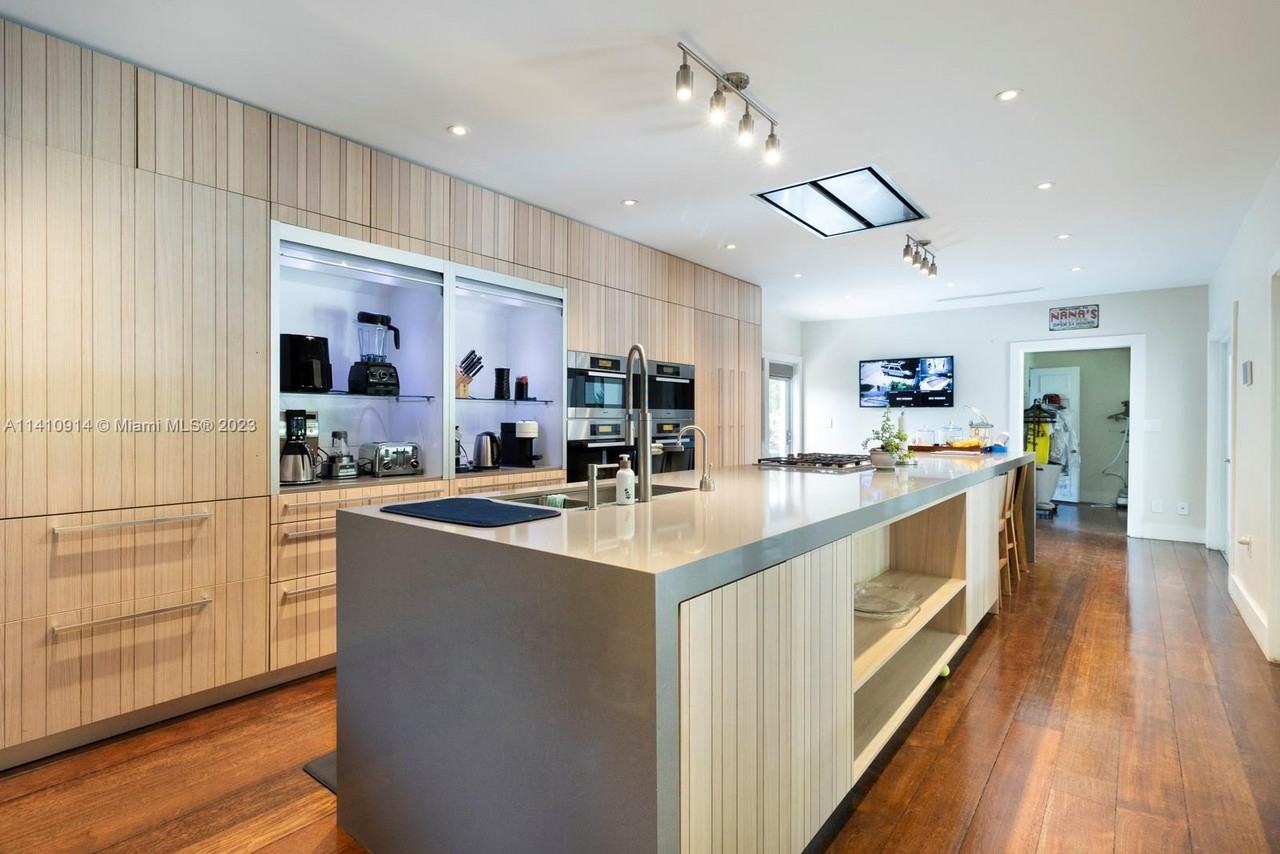 820 W Dilido Dr - Photo 7 of 32