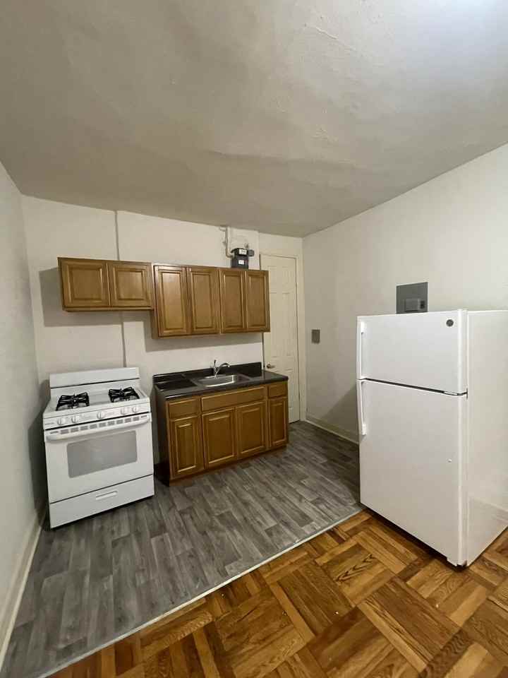 3521 Dekalb Ave - Photo 3 of 8
