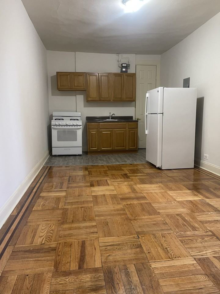 3521 Dekalb Ave - Photo 2 of 8