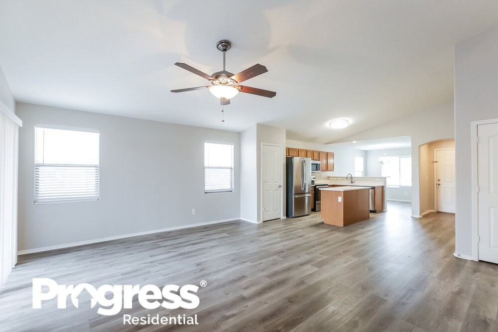 7214 S 45th Ave - Photo 3 of 16