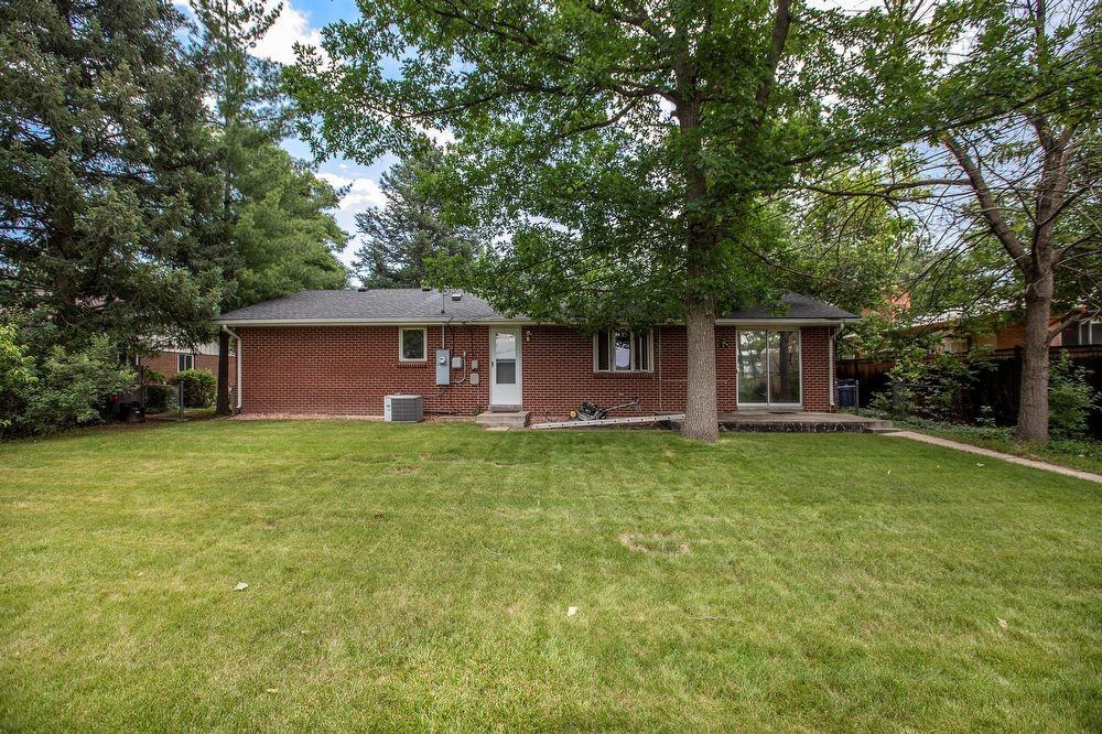 2286 Crabtree Dr - Photo 3 of 12