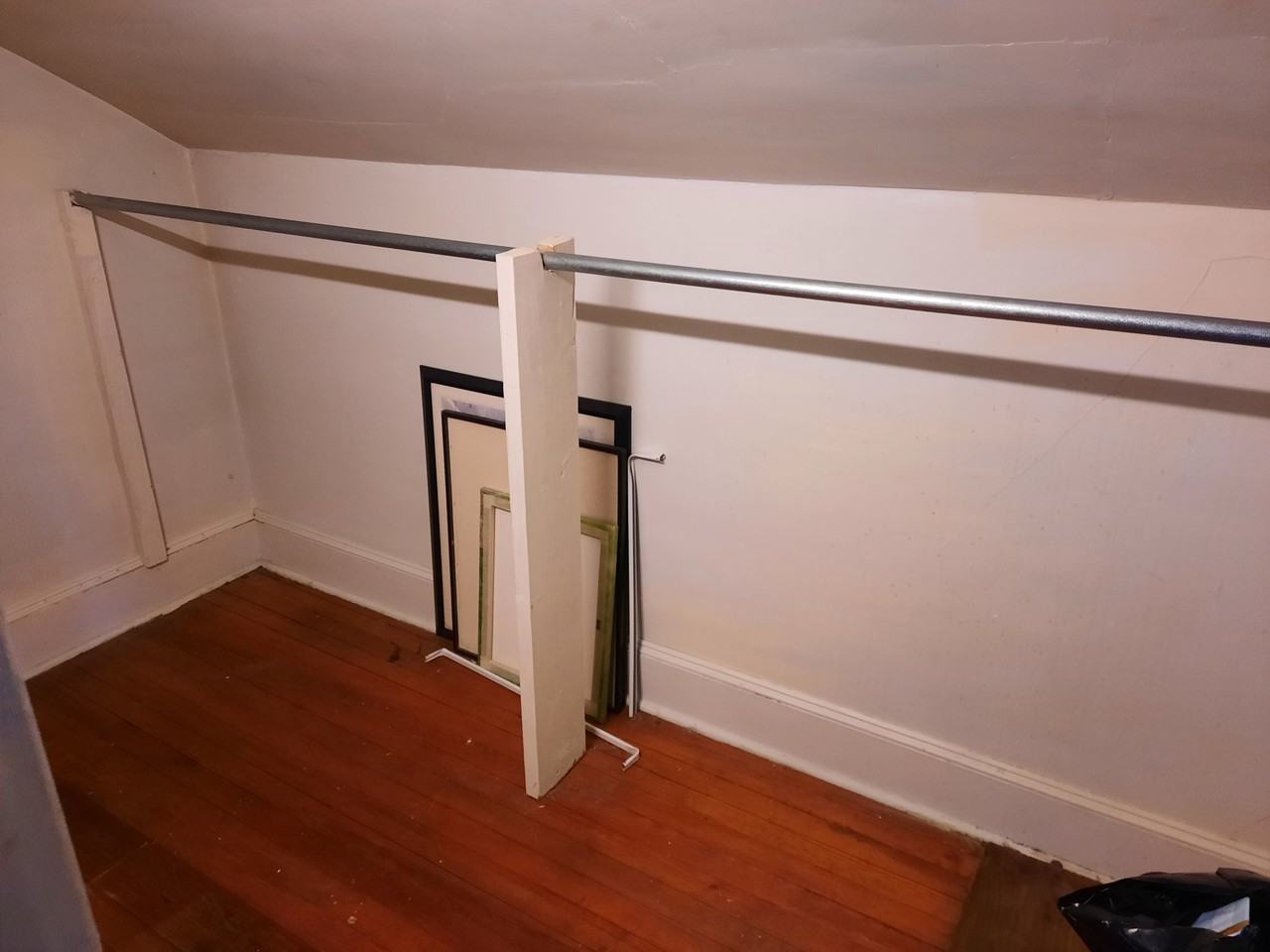 115 Hanover Rd - Photo 3 of 6