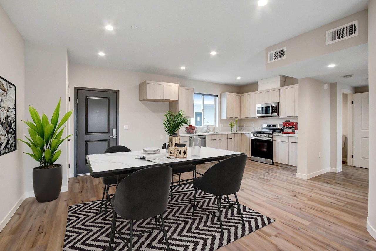 5501 Laurel Canyon Blvd - Photo 4 of 22