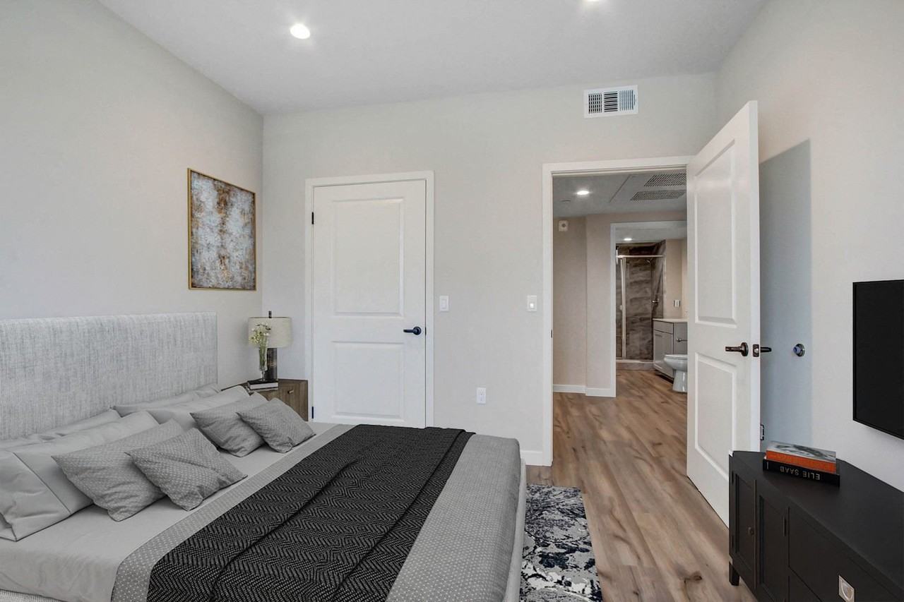 5501 Laurel Canyon Blvd - Photo 5 of 22