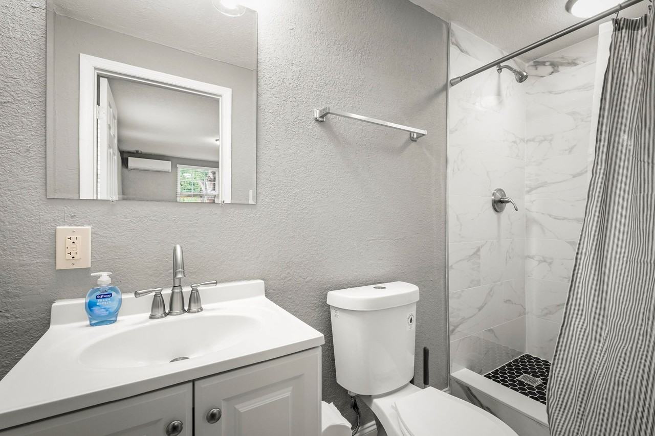 Philrose Dr - Photo 3 of 17