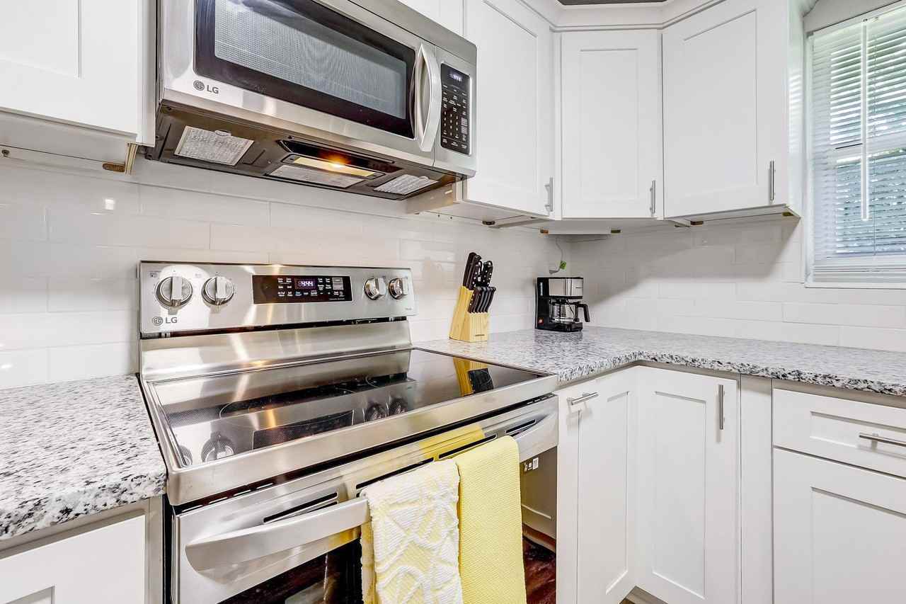 Lourdes Dr S - Photo 5 of 11