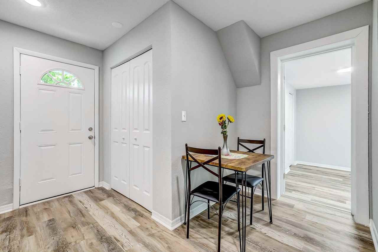 Lourdes Dr S - Photo 7 of 11