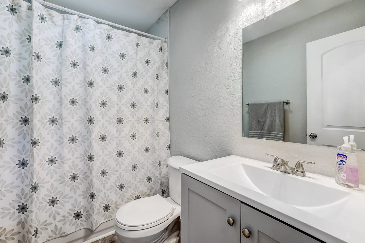 Lourdes Dr S - Photo 2 of 11