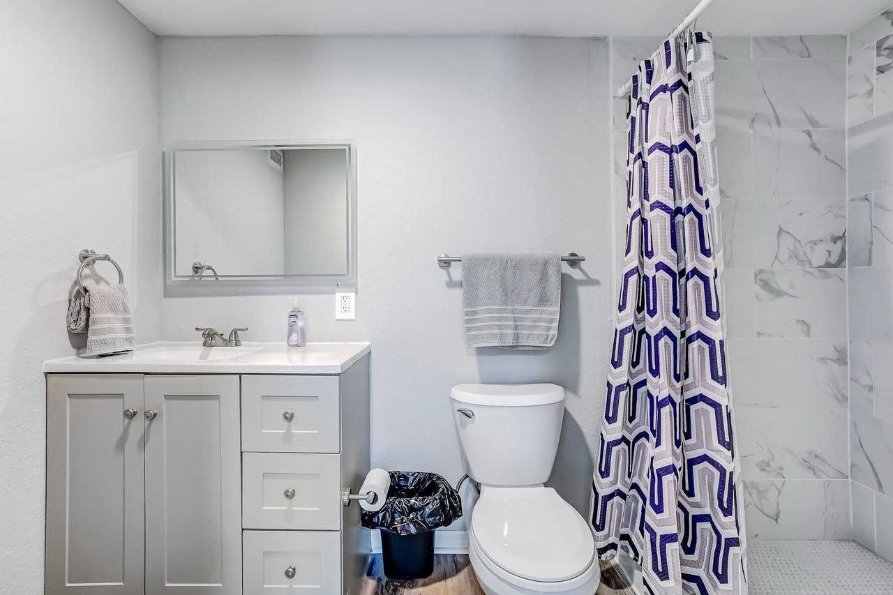 Lourdes Dr S - Photo 4 of 11