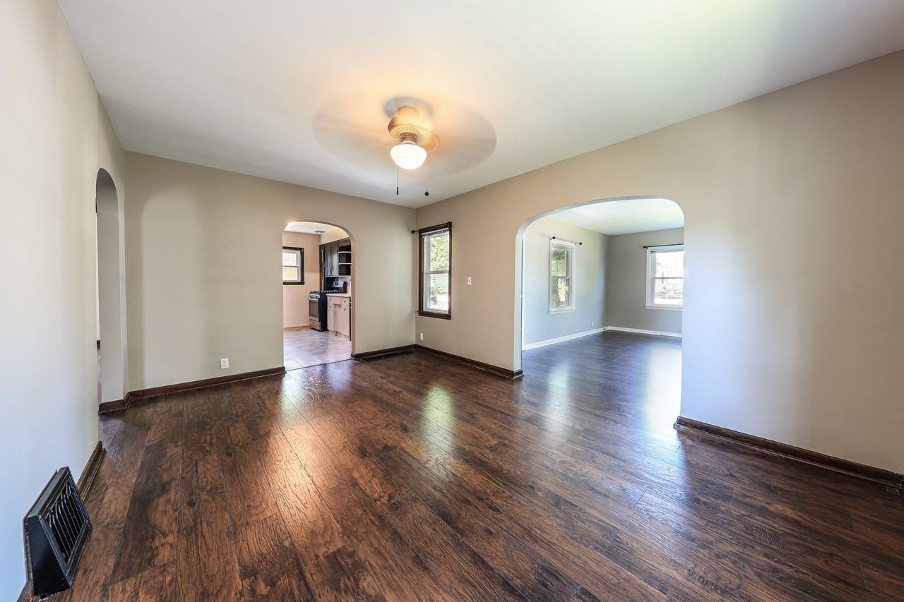 904 Catherine St - Photo 3 of 12