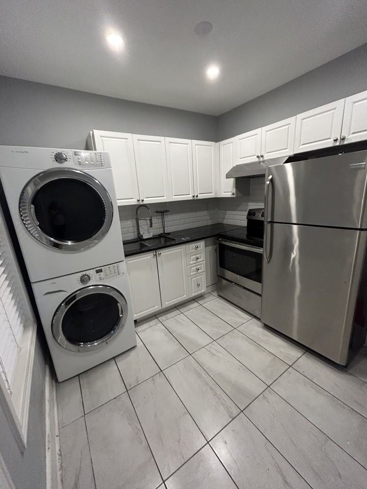 24 Locke St. S. unit 2 - Photo 2 of 11