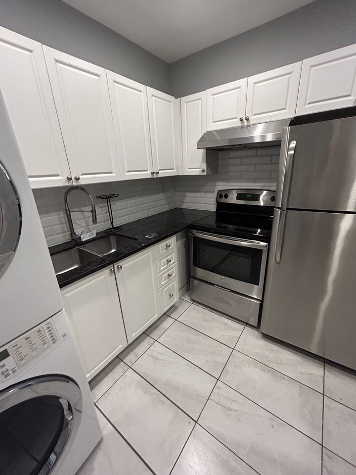 24 Locke St. S. unit 2 - Photo 3 of 11