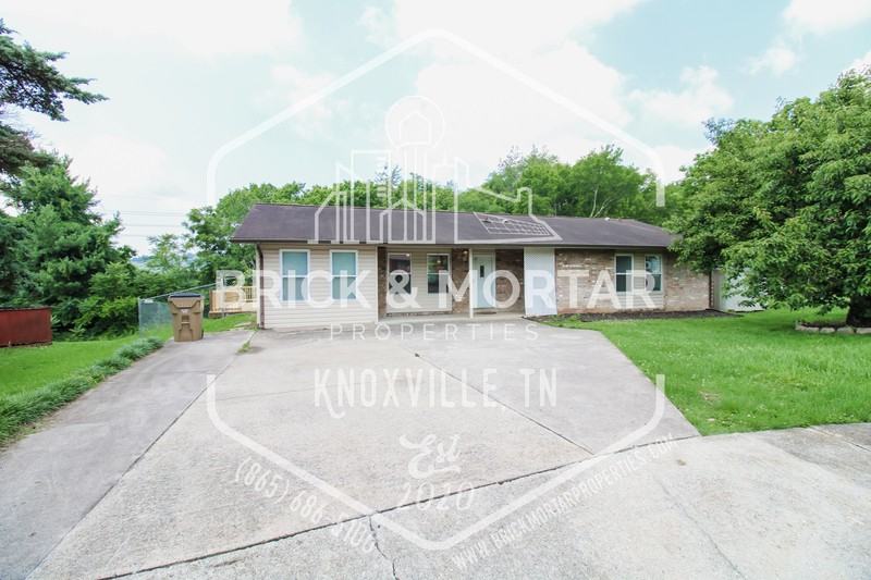 1121 Magnet Place Southeast - Photo 2 of 36