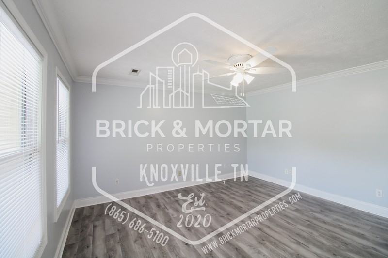 1121 Magnet Place Southeast - Photo 4 of 36