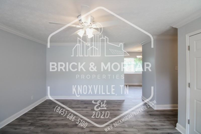 1121 Magnet Place Southeast - Photo 5 of 36