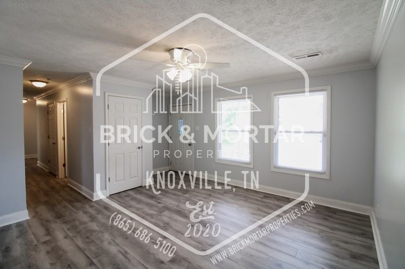 1121 Magnet Place Southeast - Photo 6 of 36