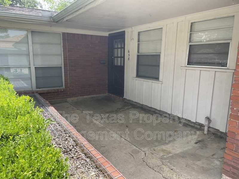 658 Shawnee St - Photo 3 of 17