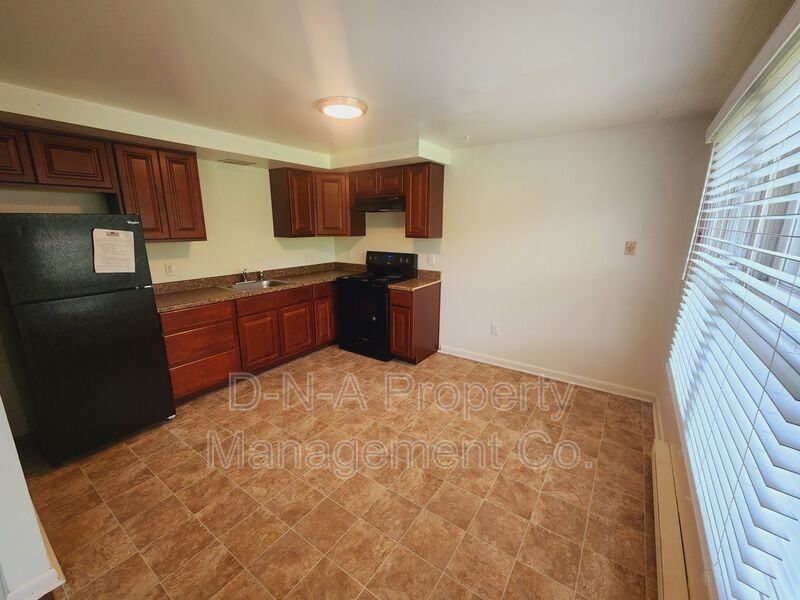 10 Adams St #D4 - Photo 3 of 8