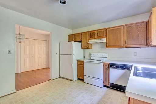 112 Boulder Spring Ct - Photo 3 of 15