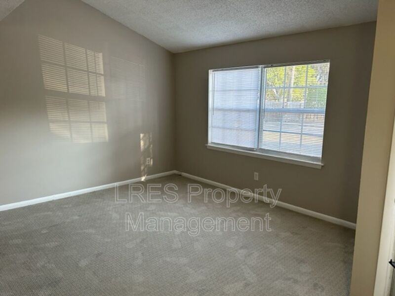 816 W 25th St - Photo 2 of 50