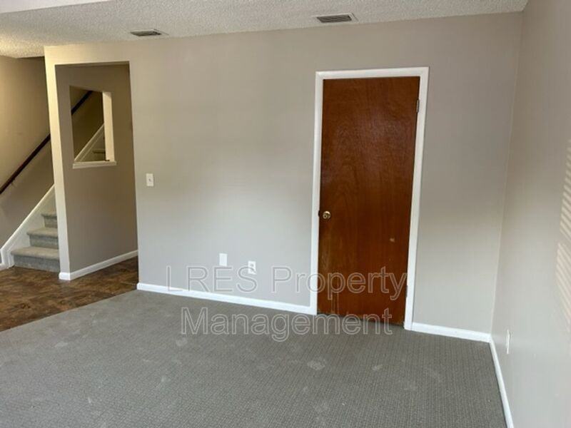816 W 25th St - Photo 4 of 50
