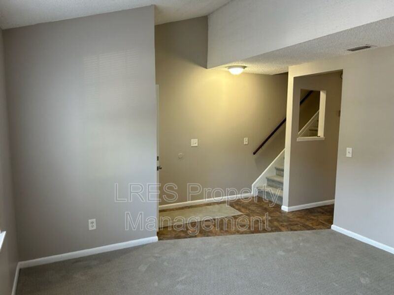 816 W 25th St - Photo 5 of 50