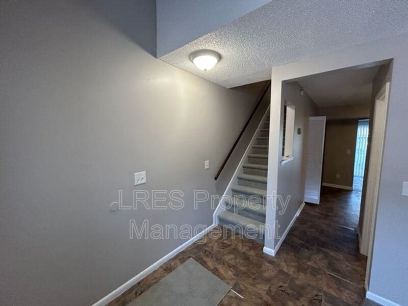 816 W 25th St - Photo 6 of 50